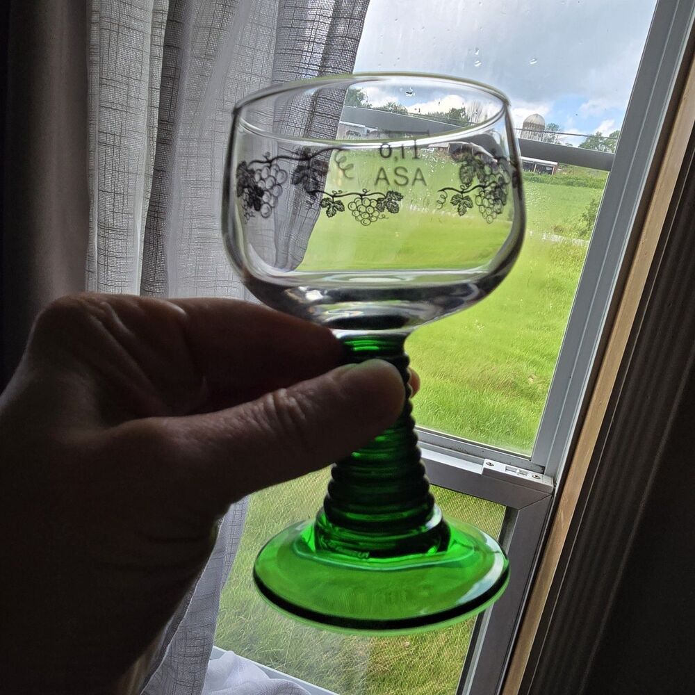 2 VTG Luminarc Goblets Cordial Glasses Green Spiral Stem Gold Grape Pattern 4.5"